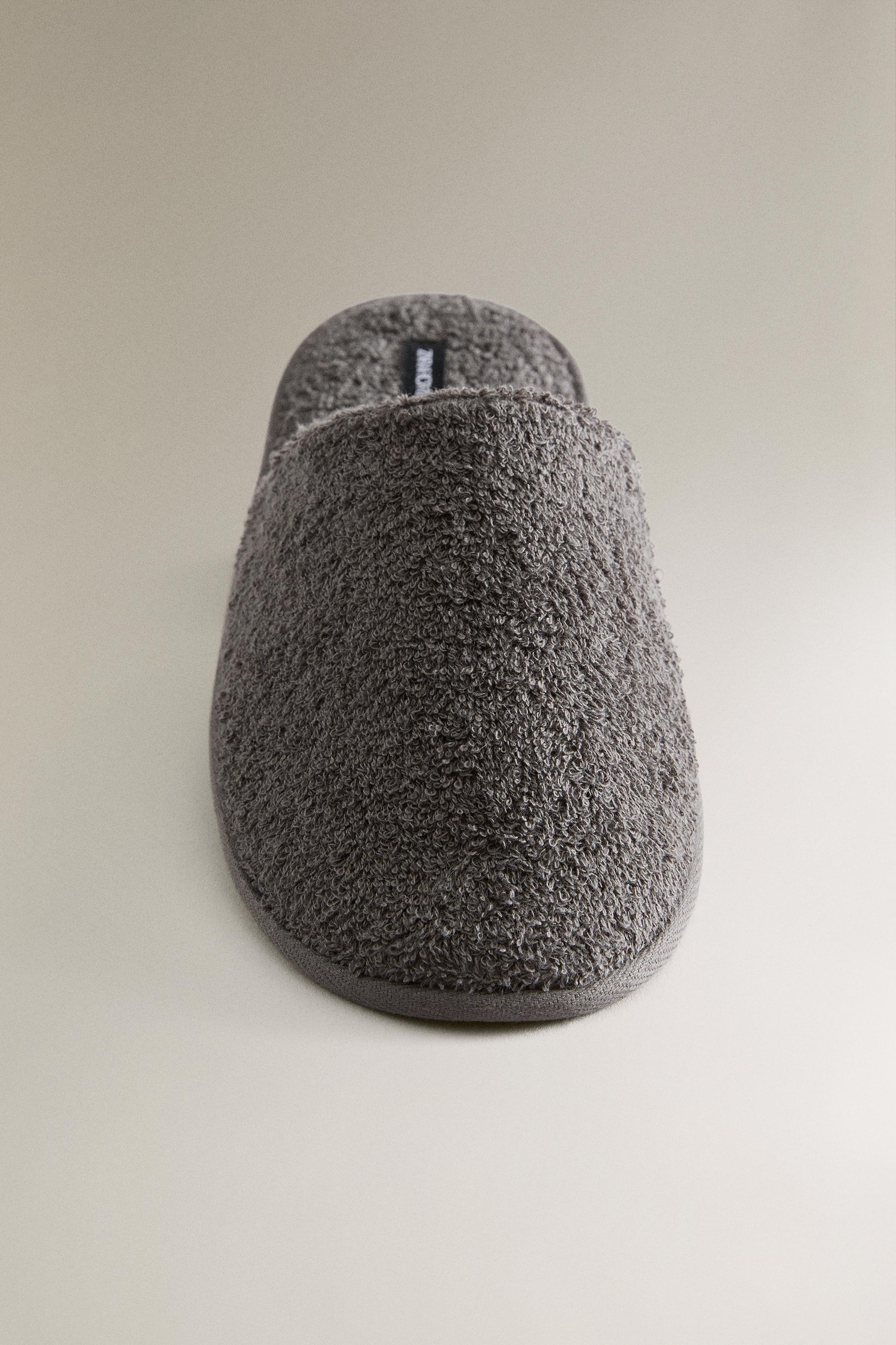 TERRYCLOTH BATHROOM SLIPPERS